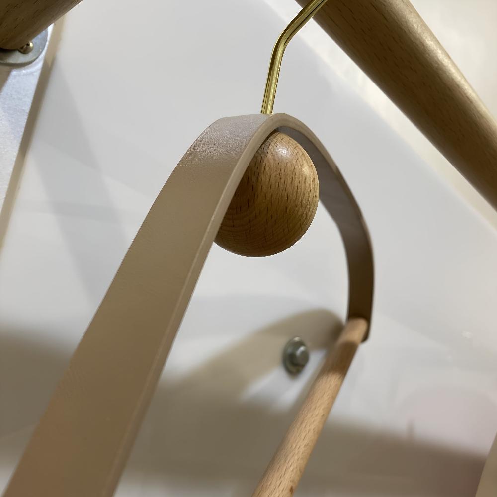 Elegant Wooden and Leather Hanger – Chic Wardrobe Storage Solution