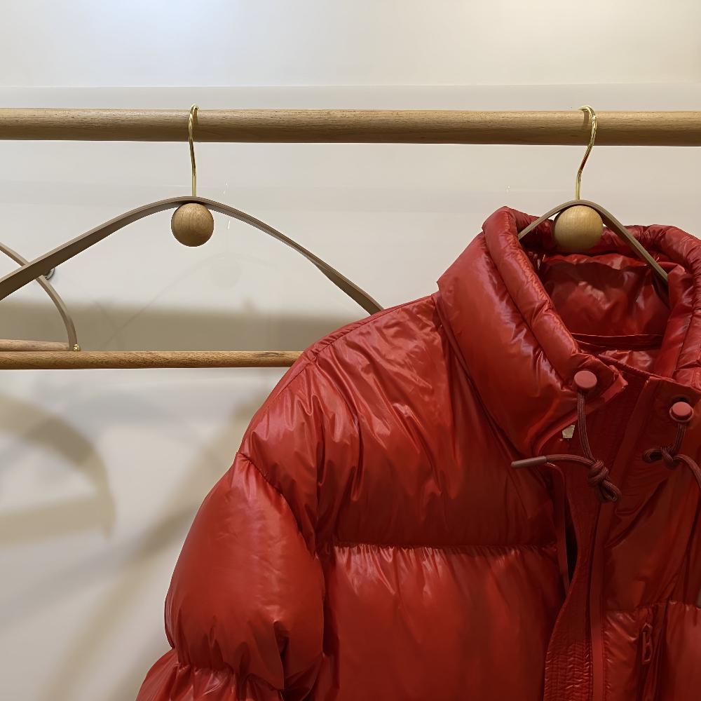 Elegant Wooden and Leather Hanger – Chic Wardrobe Storage Solution