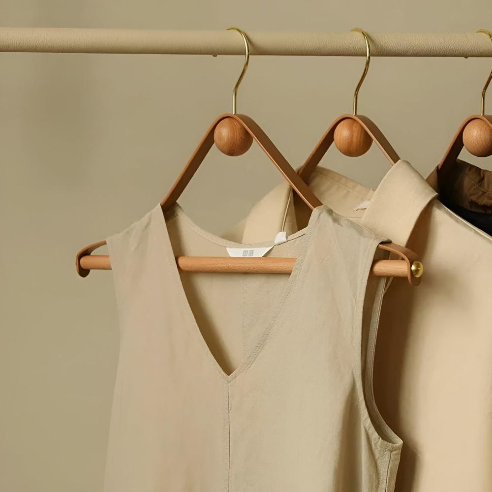 Elegant Wooden and Leather Hanger – Chic Wardrobe Storage Solution