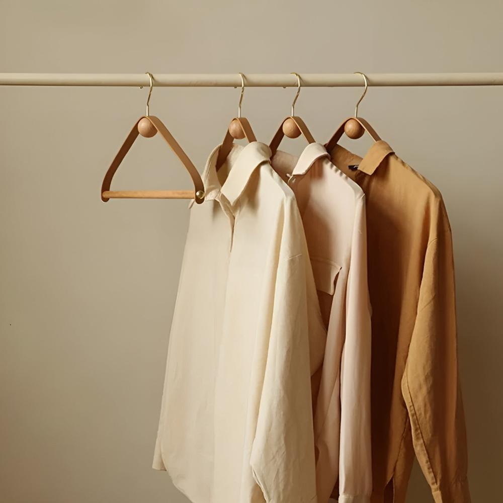 Elegant Wooden and Leather Hanger – Chic Wardrobe Storage Solution