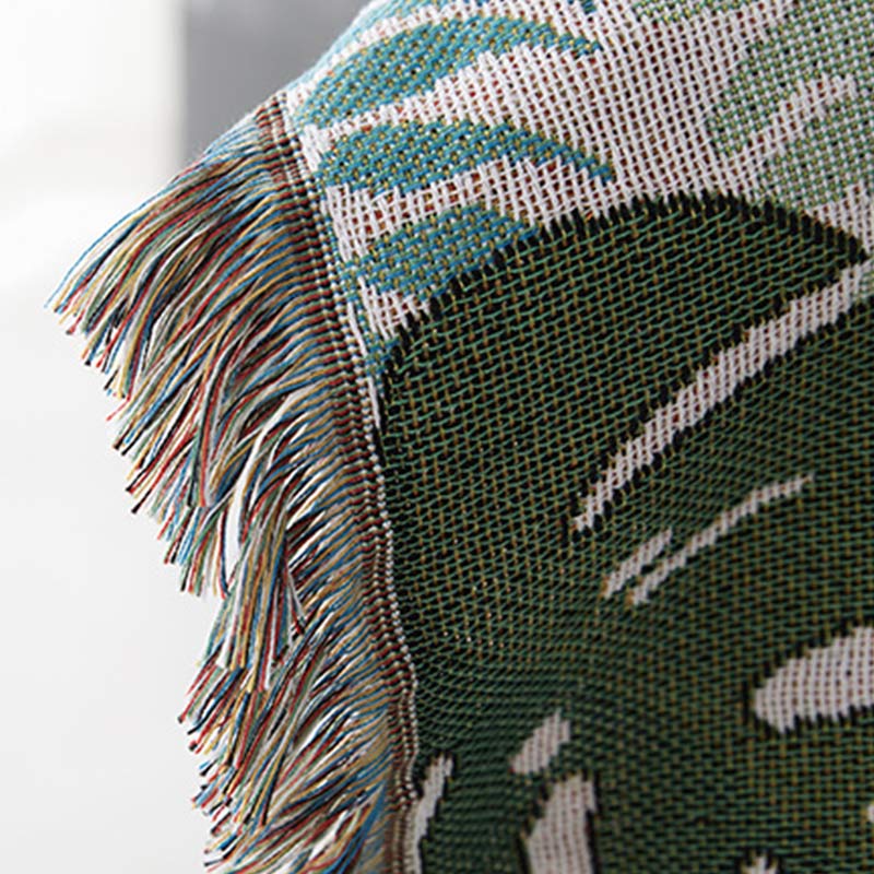 Fringed sofa throw – high-quality sofa covers for an elegant look