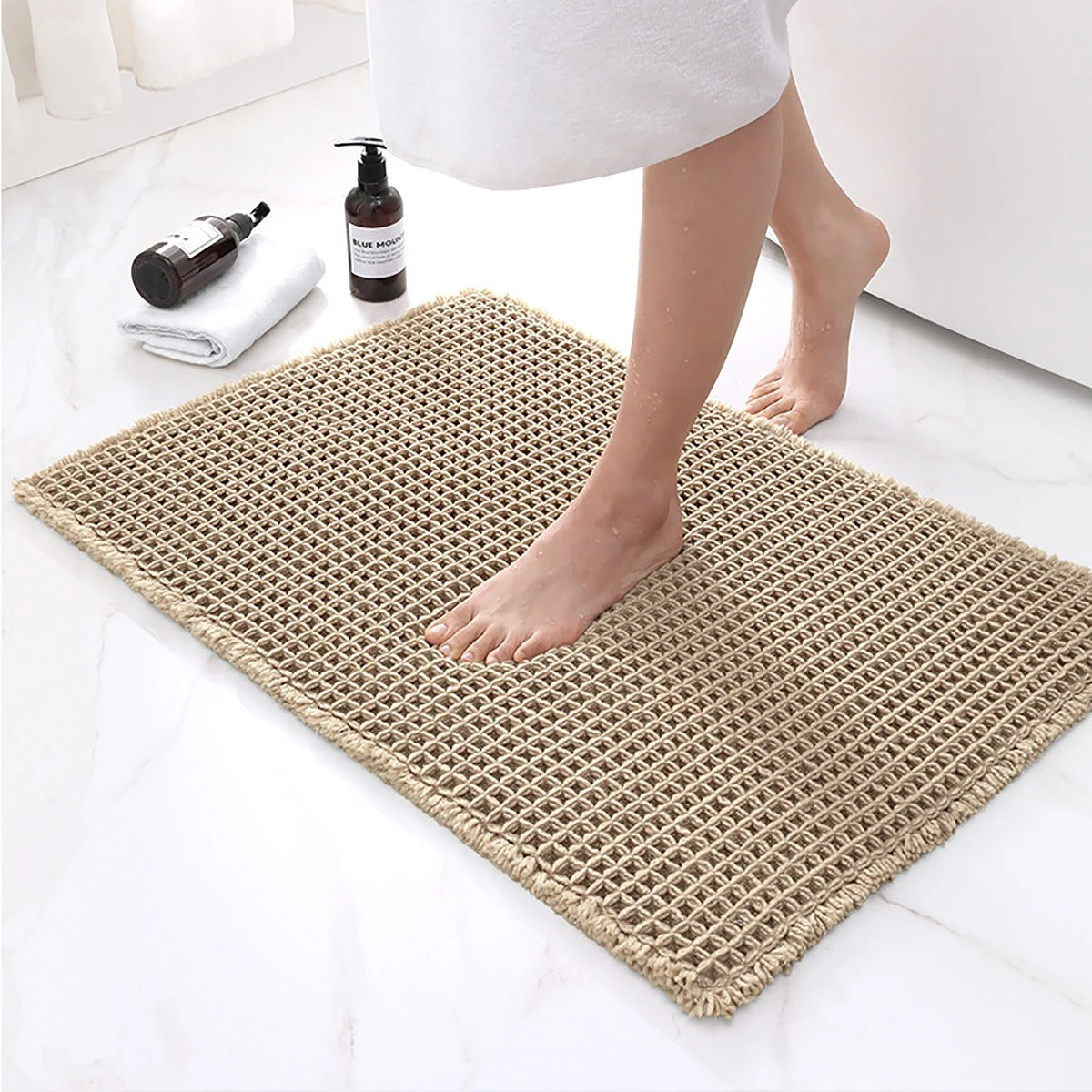 Bath mat – Soft polyester – Modern waffle design – Non-slip and absorbent – 17 x 24 in 0