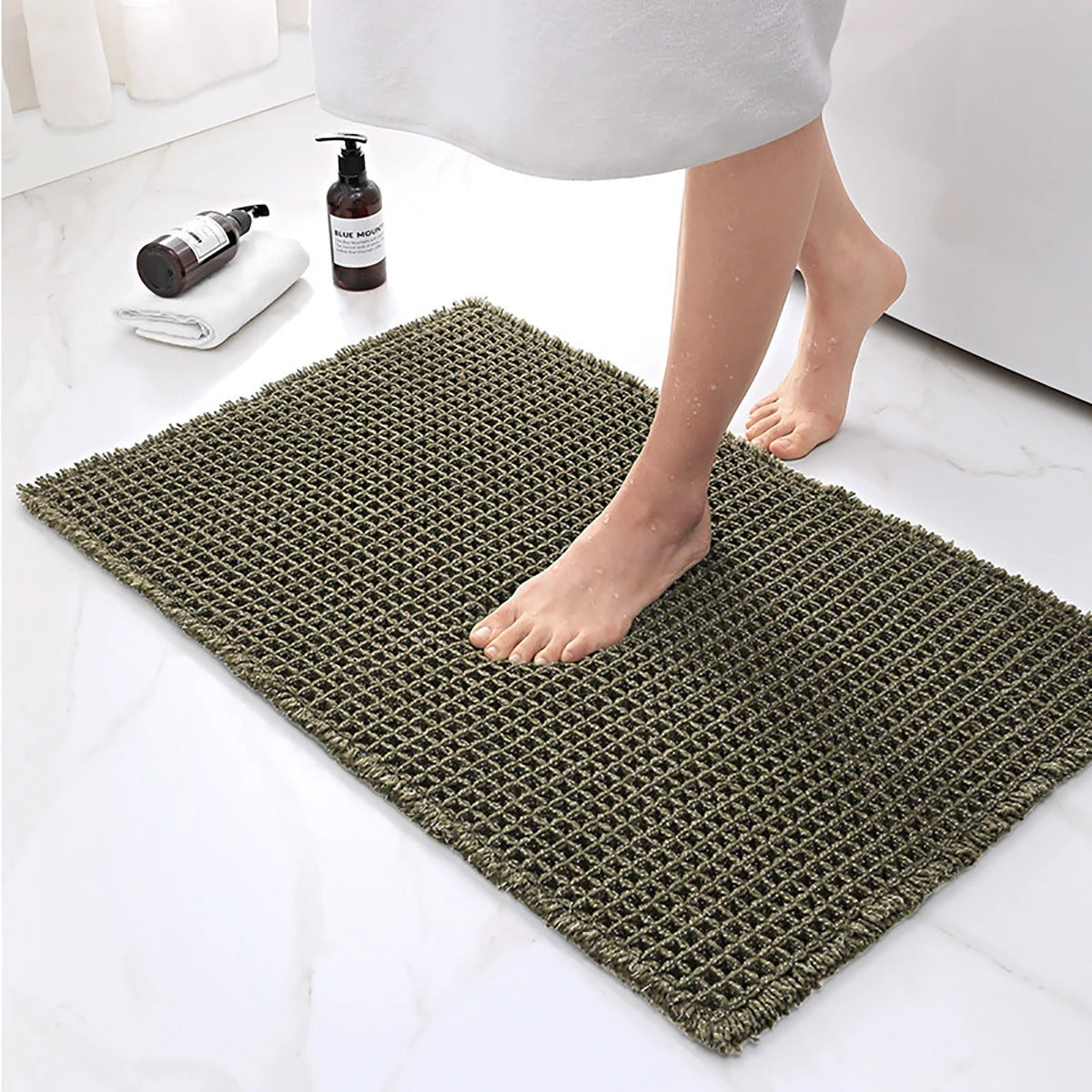 Bath mat – Soft polyester – Modern waffle design – Non-slip and absorbent – 17 x 24 in 9
