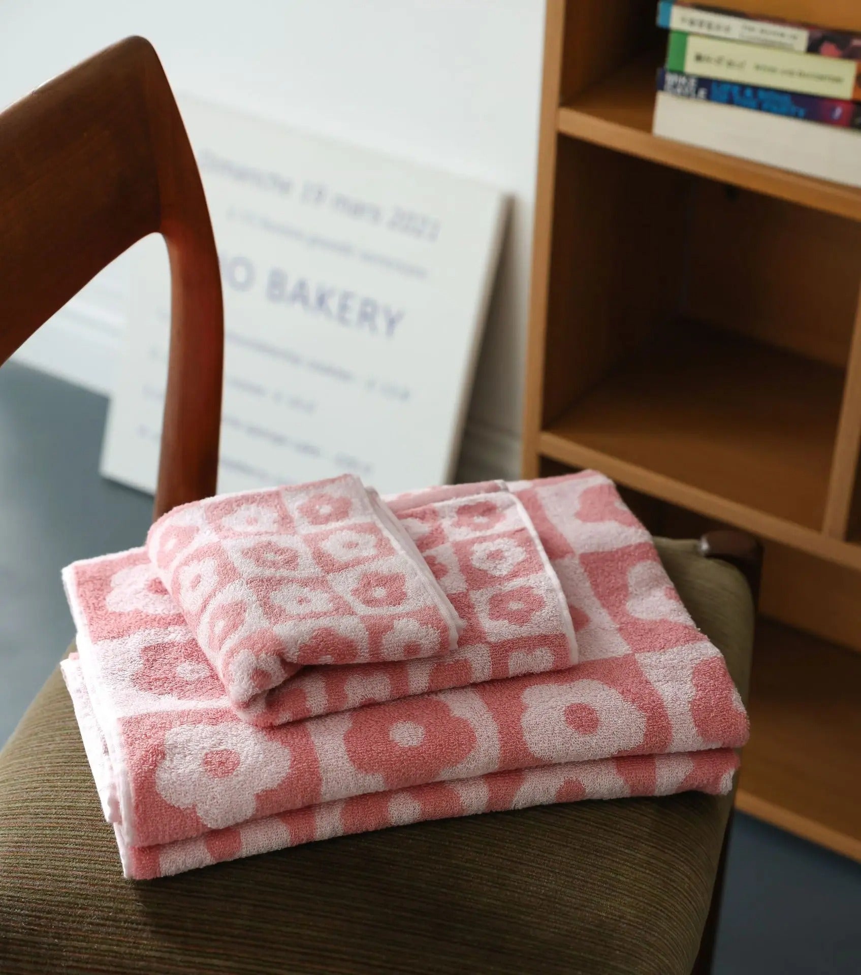 Bath towel set – Soft polyester-cotton blend – Elegant floral design – Versatile for bathroom or spa 0