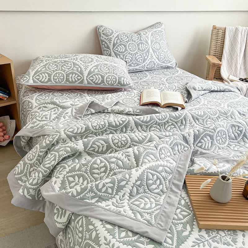 Bedding set – Cotton-polyester blend – Geometric leaf design – Modern and eco-friendly – Available in multiple sizes 3