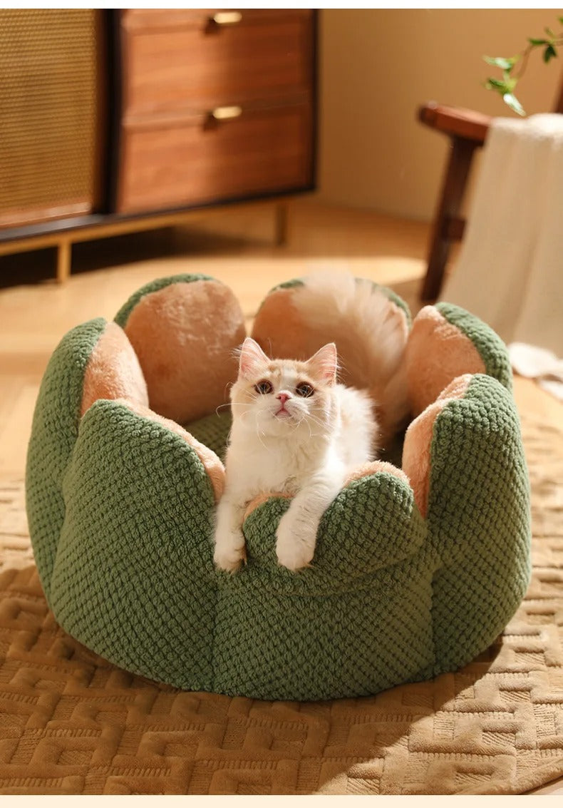 Cozy flower-shaped cat bed made of soft plush fabric, 19.7 inches in diameter. Ideal retreat for cats, featuring a gentle pastel color 5