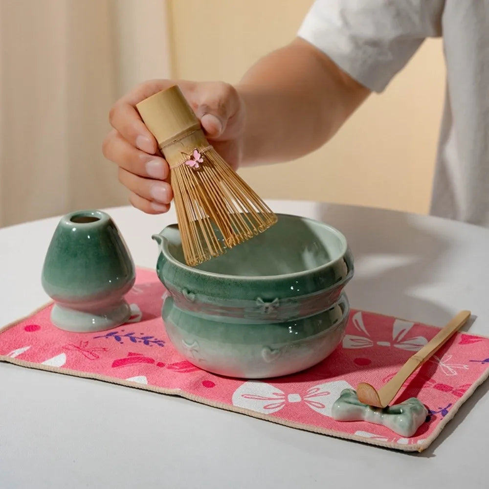 Ceramic matcha bowl with spout, featuring a beautiful gradient color design. Ideal for preparing and serving matcha tea, showcasing a smooth finish and 1