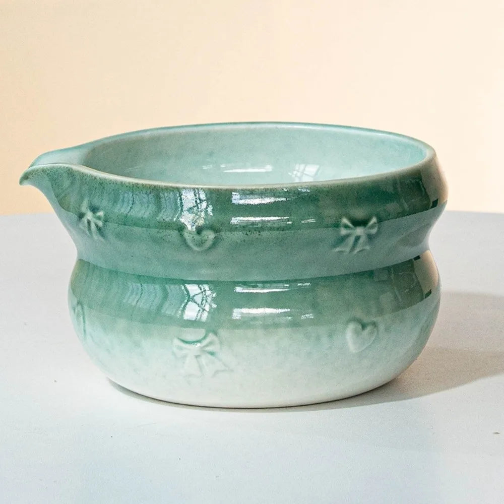 Ceramic matcha bowl with spout, featuring a beautiful gradient color design. Ideal for preparing and serving matcha tea, showcasing a smooth finish and 15
