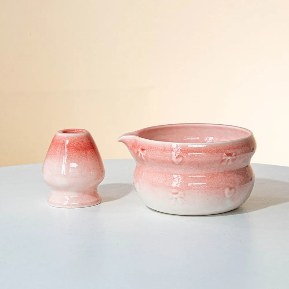 Ceramic matcha bowl with spout, featuring a beautiful gradient color design. Ideal for preparing and serving matcha tea, showcasing a smooth finish and 3