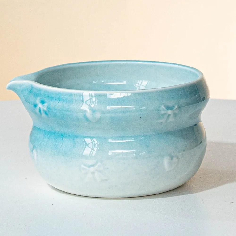 Ceramic matcha bowl with spout, featuring a beautiful gradient color design. Ideal for preparing and serving matcha tea, showcasing a smooth finish and 6