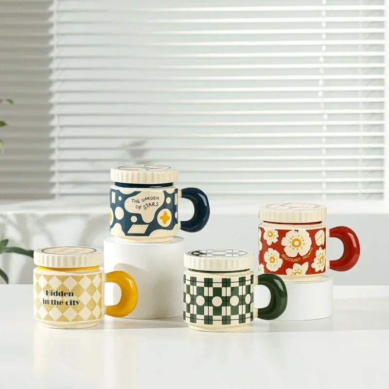Ceramic coffee mug with lid – Handmade – Checkerboard flower pattern – 400 ml – Perfect for coffee or tea 1