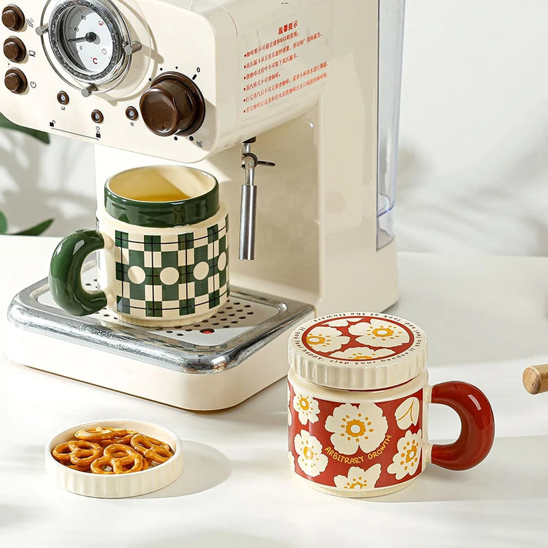 Ceramic coffee mug with lid – Handmade – Checkerboard flower pattern – 400 ml – Perfect for coffee or tea 2
