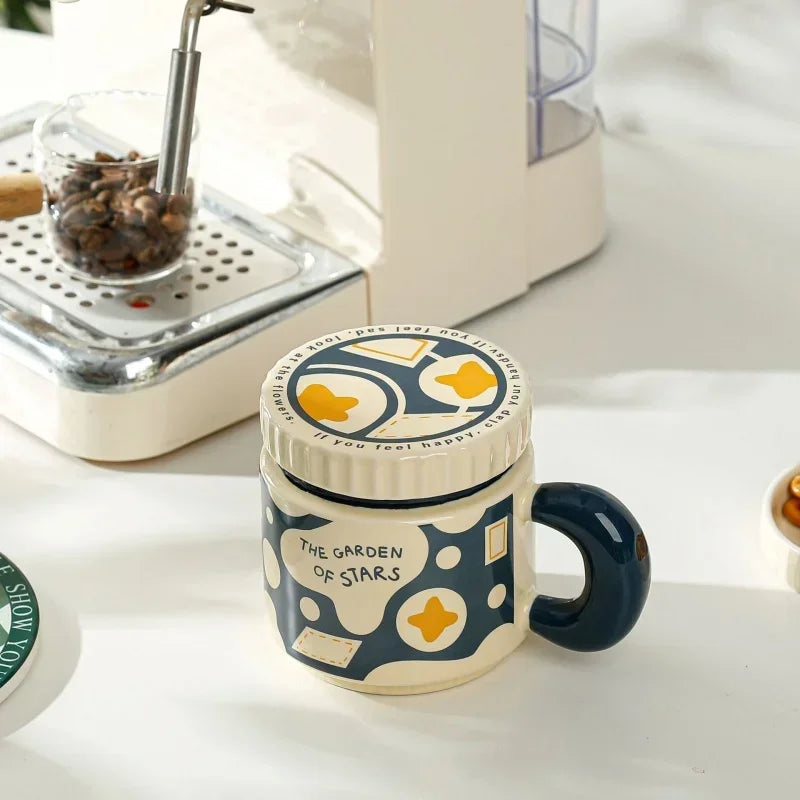 Ceramic coffee mug with lid – Handmade – Checkerboard flower pattern – 400 ml – Perfect for coffee or tea 4