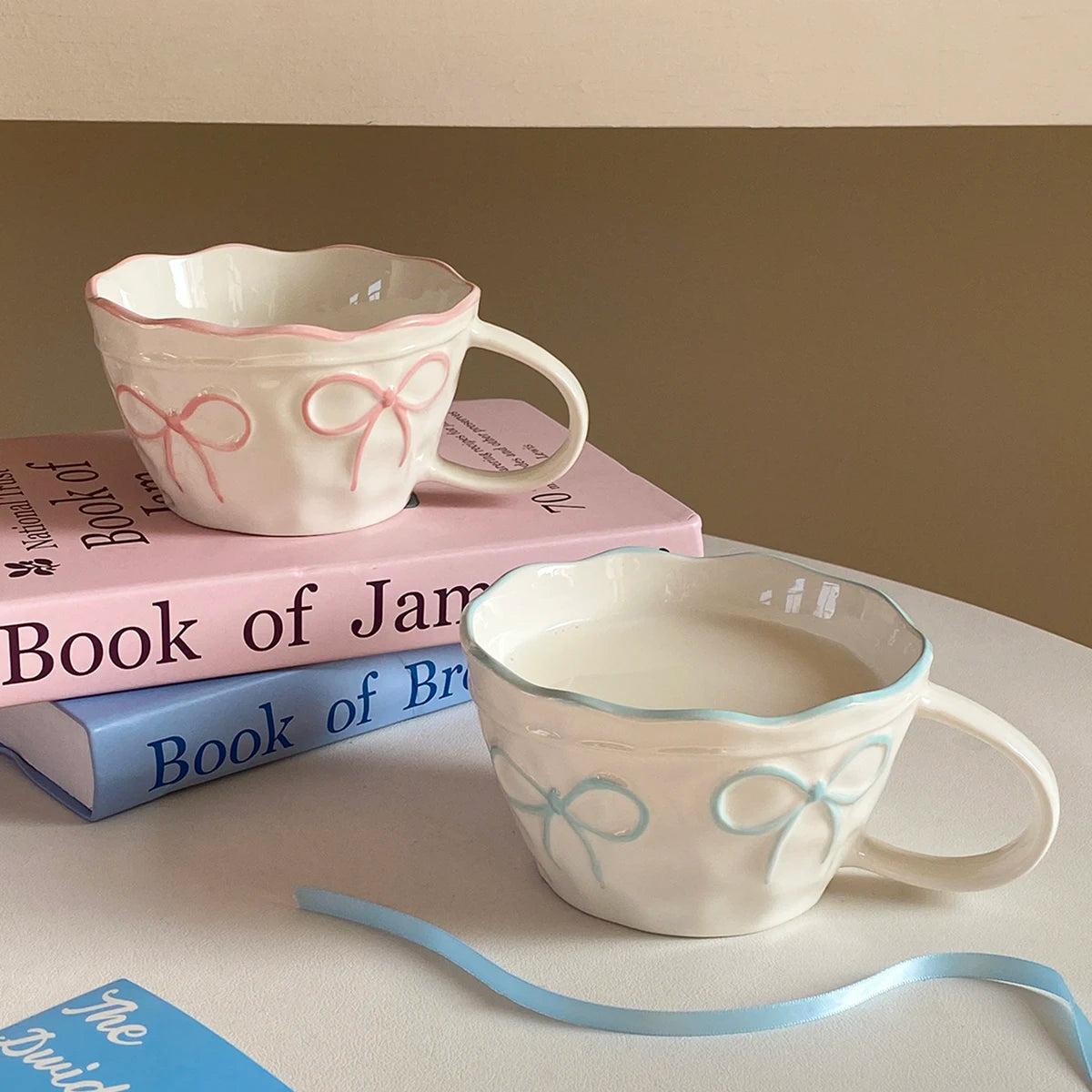 Ceramic mug – Elegant white with bow design – Large capacity – Perfect for home or gifts 0
