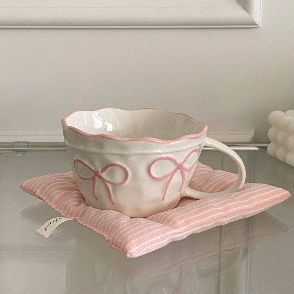 Ceramic mug – Elegant white with bow design – Large capacity – Perfect for home or gifts 1