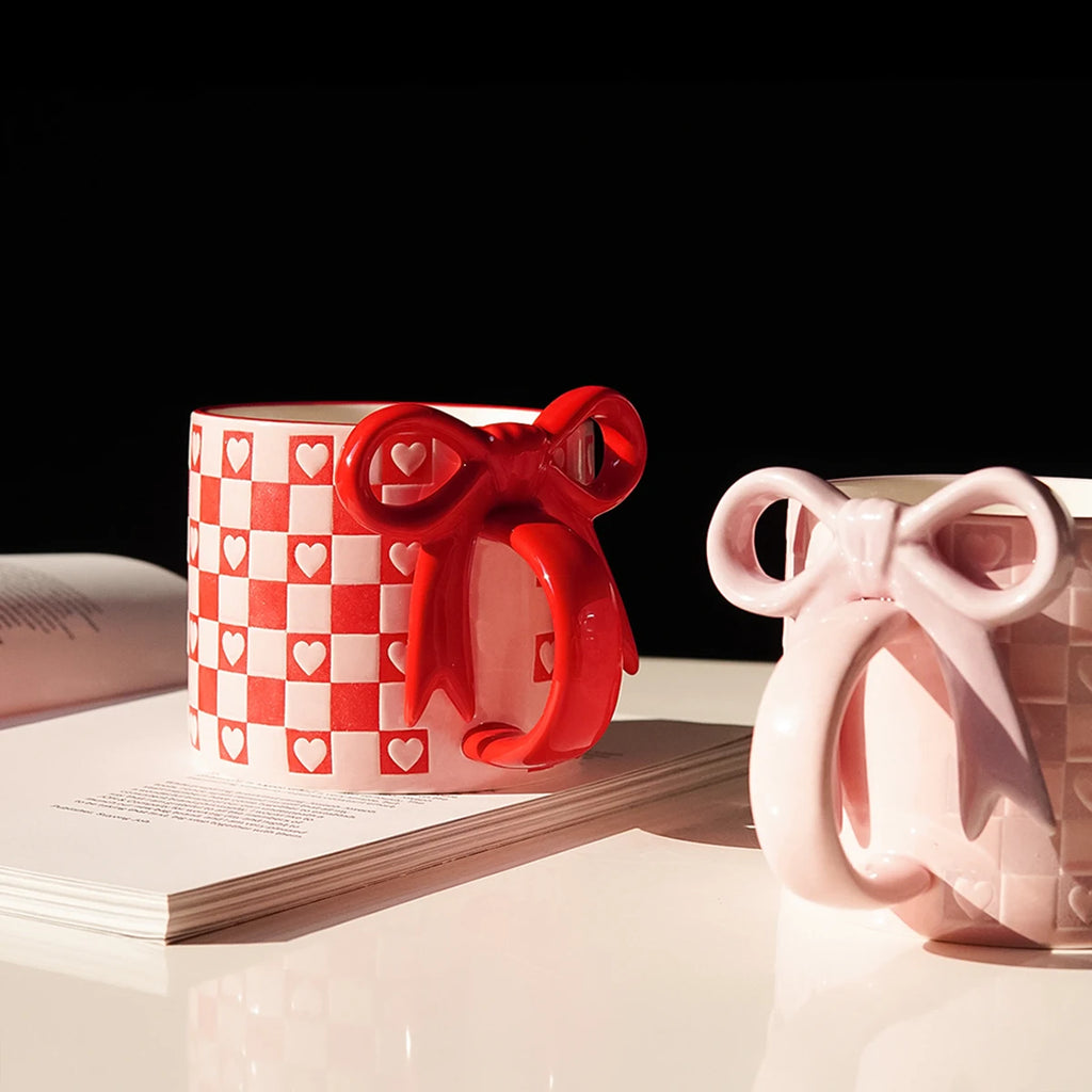 Ceramic mug – Heart-shaped bow handle – Checkerboard pattern – Unique gift for coffee lovers 1