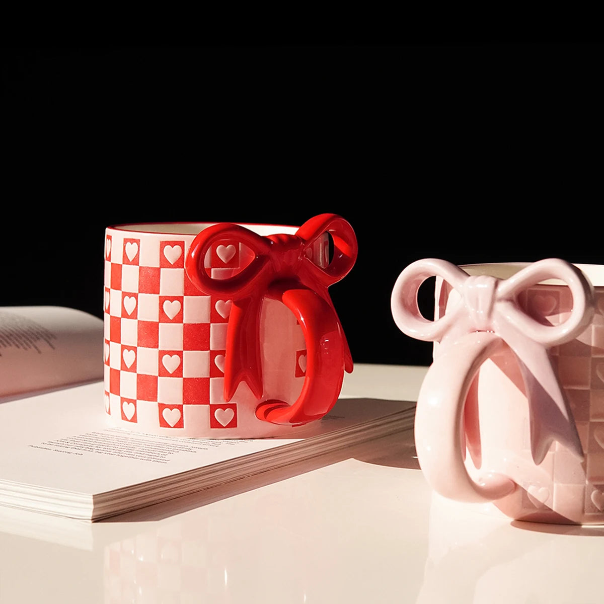 Ceramic mug – Heart-shaped bow handle – Checkerboard pattern – Unique gift for coffee lovers 1