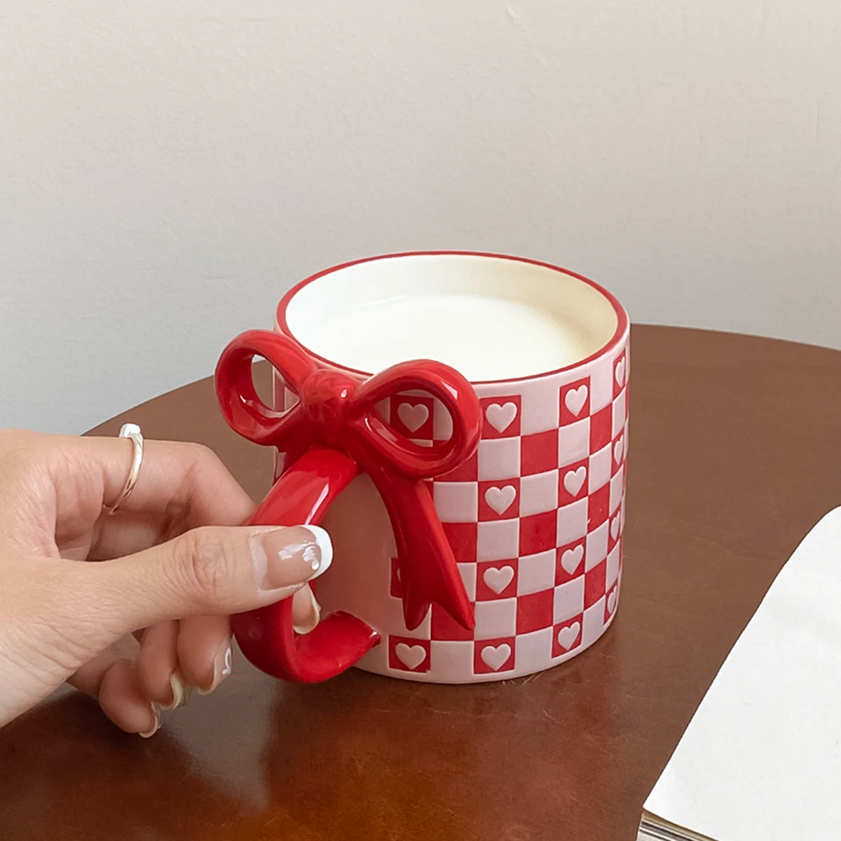 Ceramic mug – Heart-shaped bow handle – Checkerboard pattern – Unique gift for coffee lovers 2