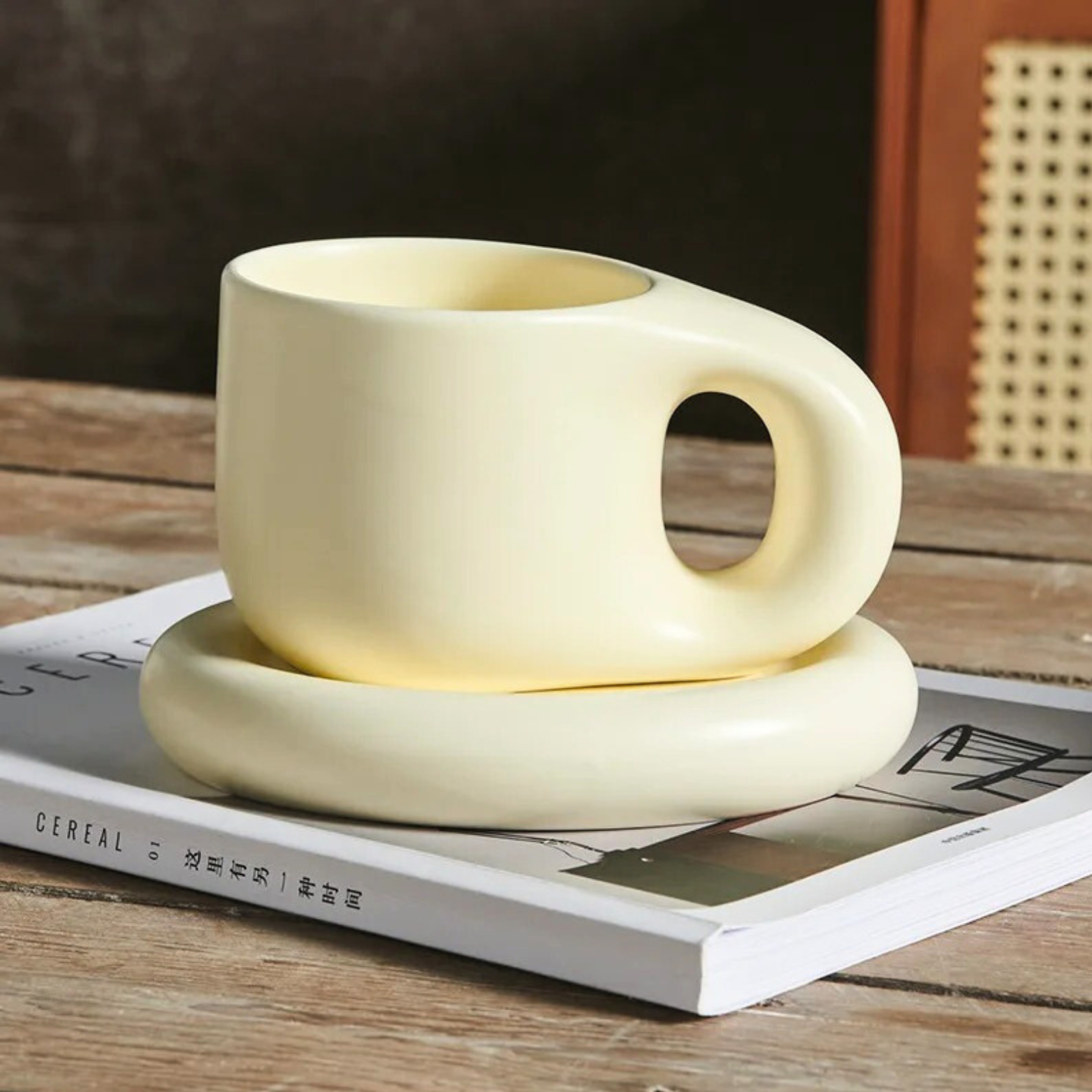 Ceramic mug – Marshmallow-inspired design – 400 ml – Includes oval plate for snacks 6