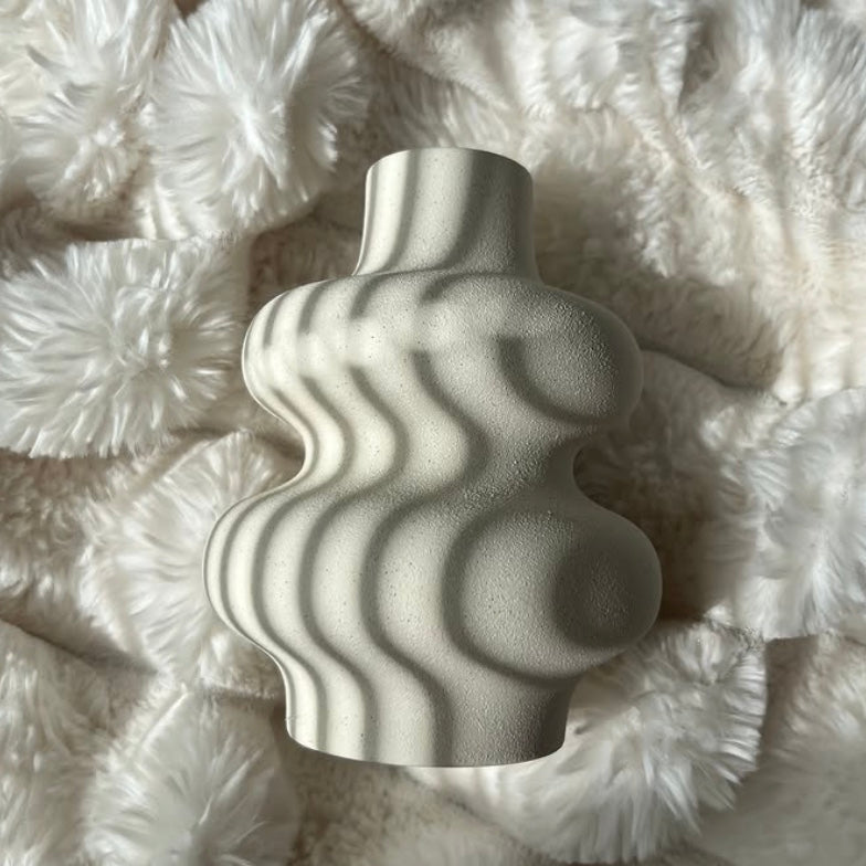 Ceramic vase – Wavy design – White color – Nordic style home decor 3