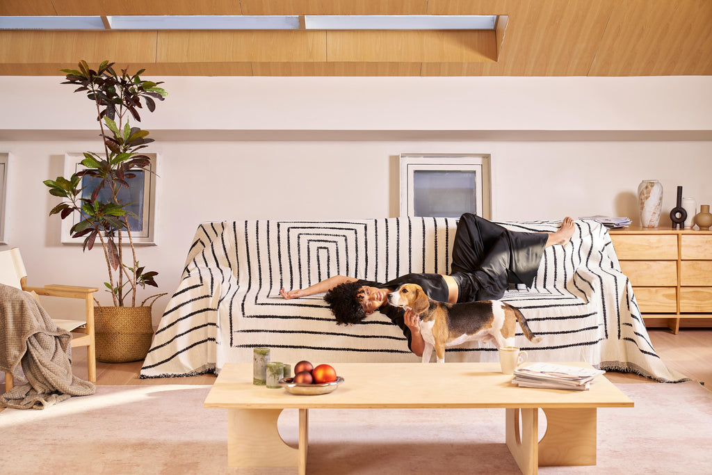 Stylish square pattern sofa cover in soft, pet-friendly fabric. The cover is designed to fit most couches, offering a modern touch while protecting furniture. 5