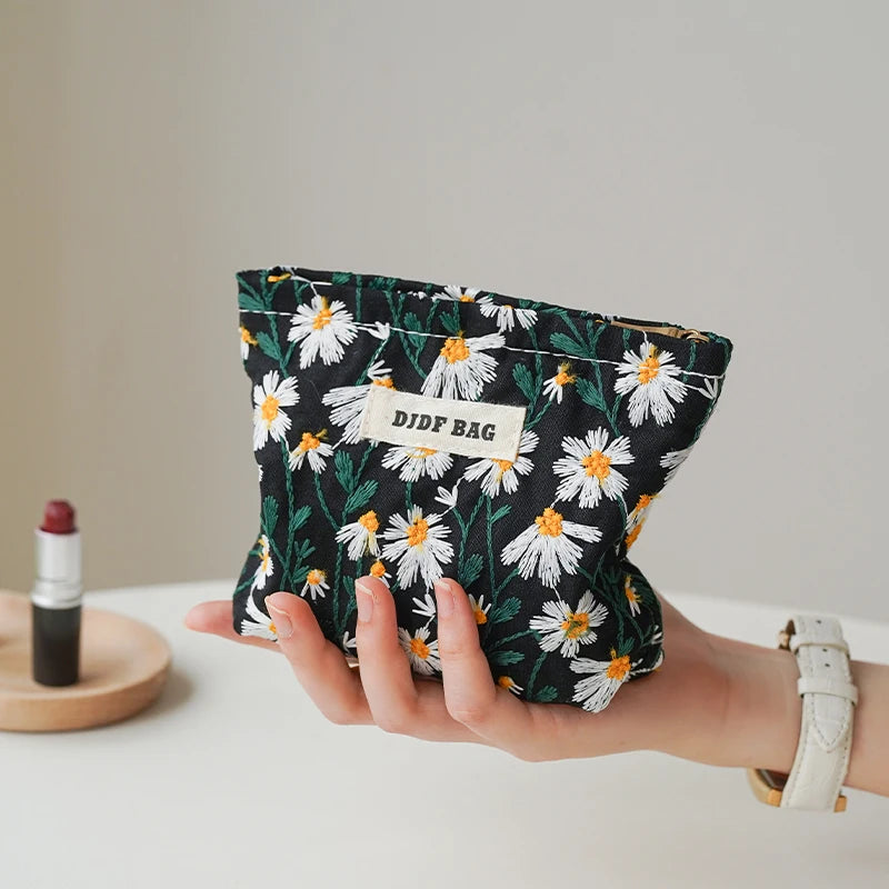 Cosmetic bag – Durable fabric – Green seaweed design – Large capacity travel makeup bag with multiple compartments 10
