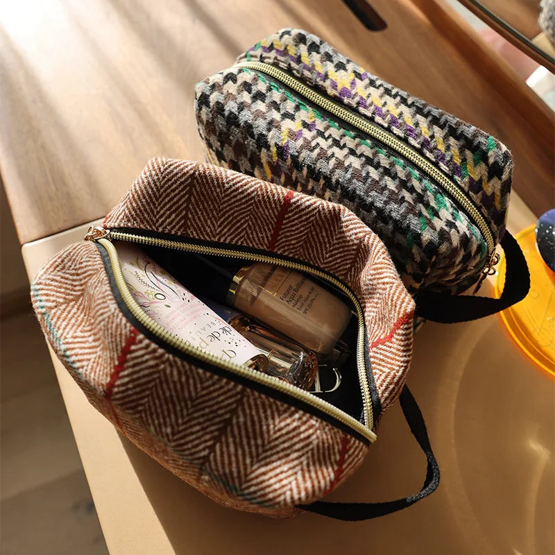 Cosmetic bag – Woolen fabric – Plaid design – Portable travel makeup organizer – 10 x 6 x 4 in 1