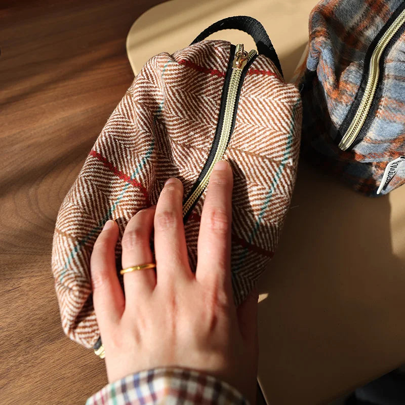 Cosmetic bag – Woolen fabric – Plaid design – Portable travel makeup organizer – 10 x 6 x 4 in 2