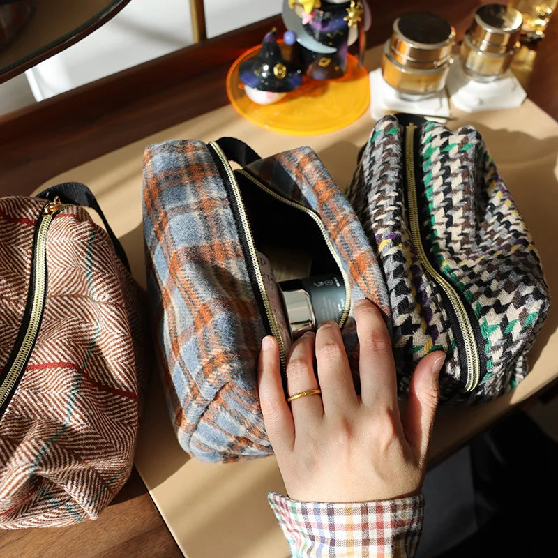 Cosmetic bag – Woolen fabric – Plaid design – Portable travel makeup organizer – 10 x 6 x 4 in 3