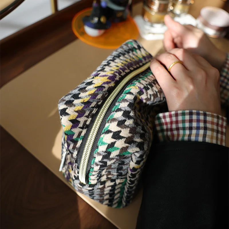 Cosmetic bag – Woolen fabric – Plaid design – Portable travel makeup organizer – 10 x 6 x 4 in 4