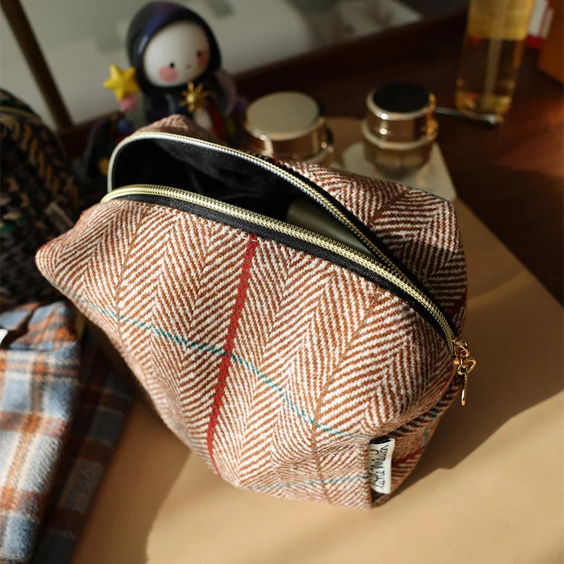 Cosmetic bag – Woolen fabric – Plaid design – Portable travel makeup organizer – 10 x 6 x 4 in 5