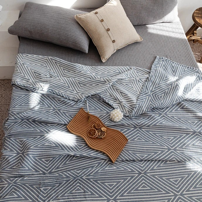Cotton gauze blanket – Lightweight and breathable – Geometric pattern – Perfect for summer use 0
