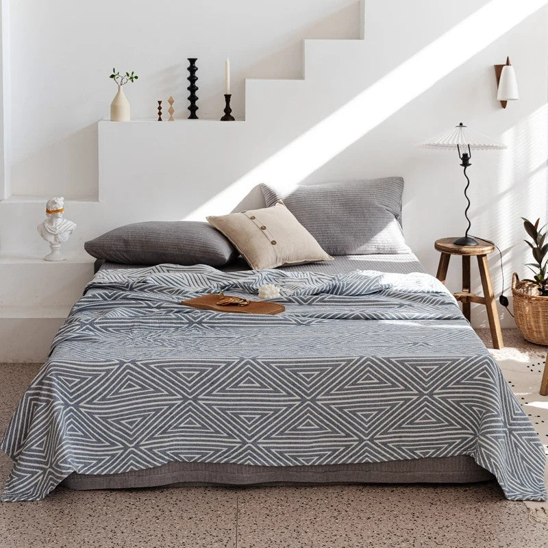 Cotton gauze blanket – Lightweight and breathable – Geometric pattern – Perfect for summer use 1