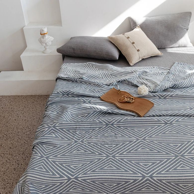 Cotton gauze blanket – Lightweight and breathable – Geometric pattern – Perfect for summer use 3