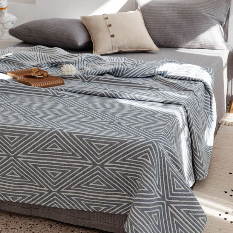 Cotton gauze blanket – Lightweight and breathable – Geometric pattern – Perfect for summer use 5