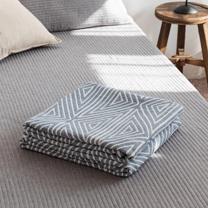 Cotton gauze blanket – Lightweight and breathable – Geometric pattern – Perfect for summer use 7