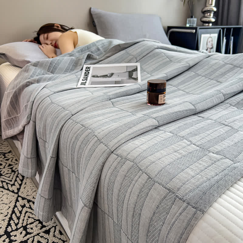 Cotton muslin quilt – Lightweight and soft – Minimalist stripe design – Perfect for summer nights 1