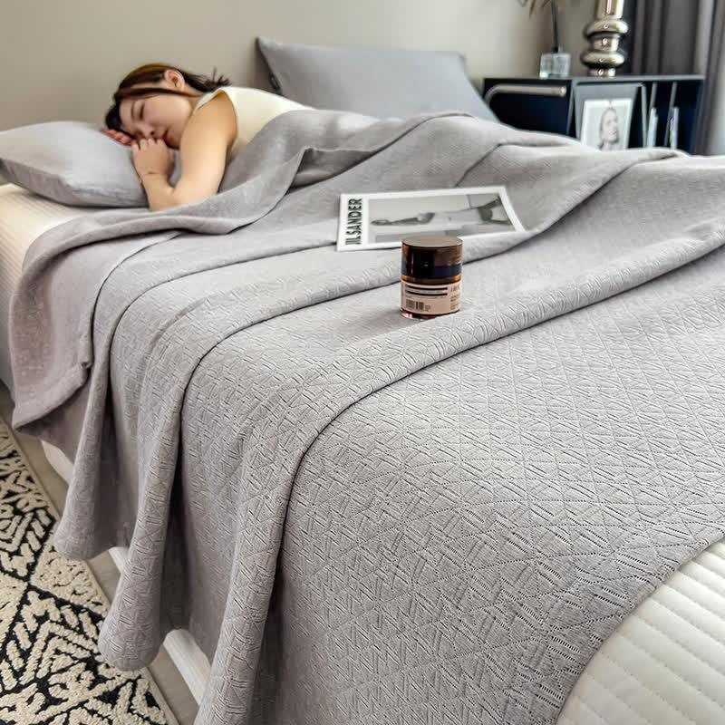 Cotton muslin quilt – Lightweight triple-layer – Geometric grid design – Modern minimalist bedding 2