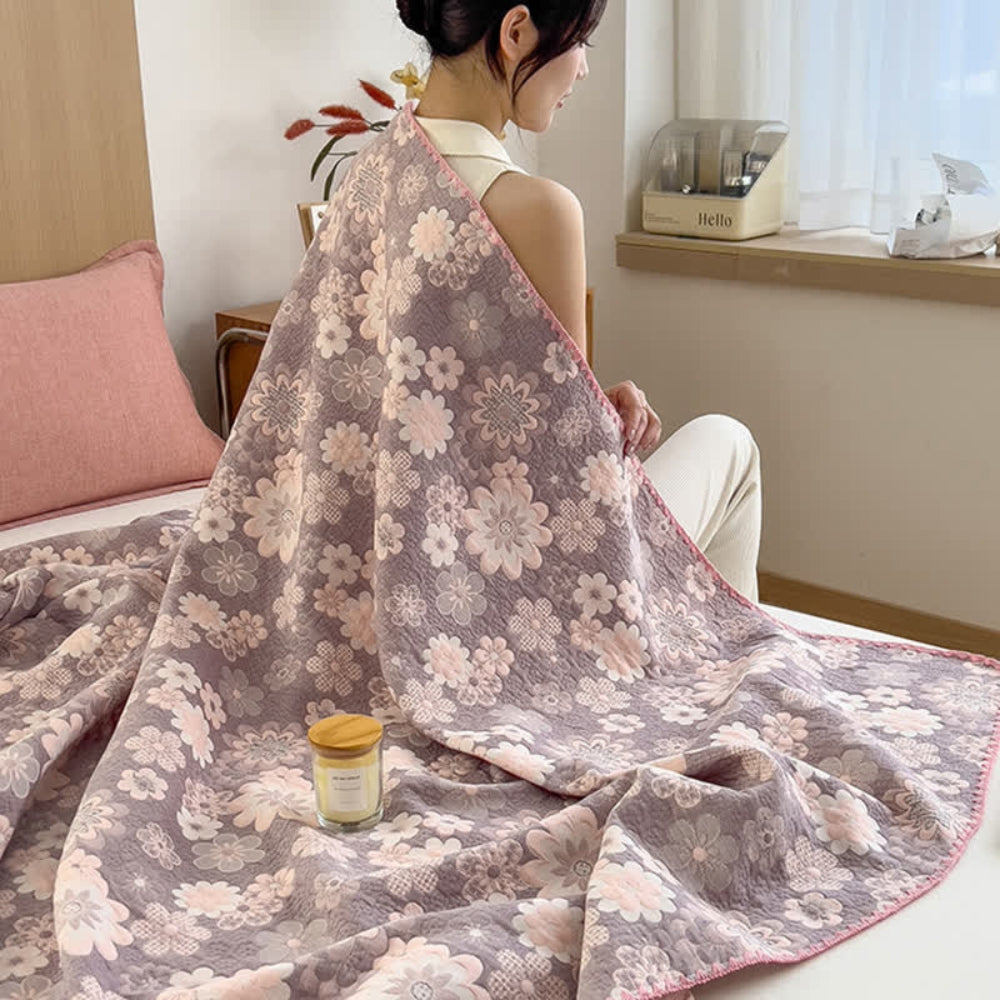 Cotton quilt – Dual-sided blush floral design – Lightweight and breathable – Perfect for summer nights 6