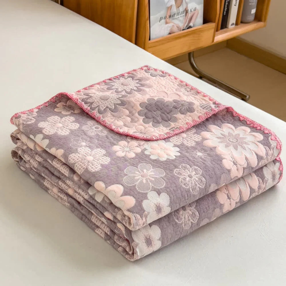 Cotton quilt – Dual-sided blush floral design – Lightweight and breathable – Perfect for summer nights 8