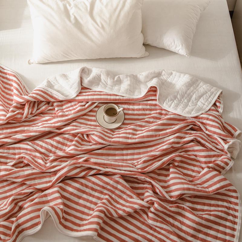 Cotton quilt – Lightweight breathable design – Timeless striped pattern – Ideal for summer comfort 0
