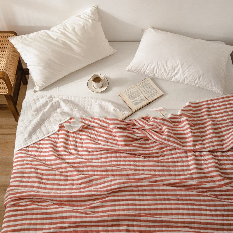 Cotton quilt – Lightweight breathable design – Timeless striped pattern – Ideal for summer comfort 3