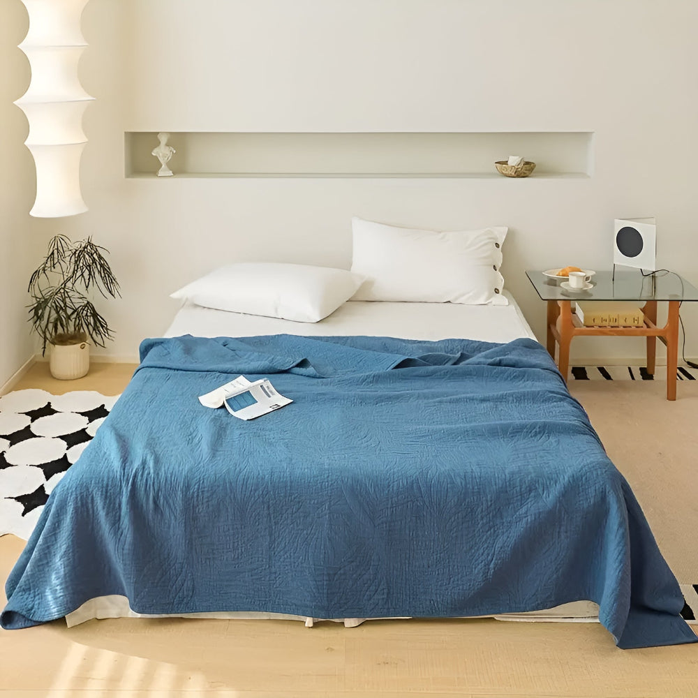 Cotton quilt – Lightweight gauze – Soft leaf design – Year-round comfort for bed or sofa 0