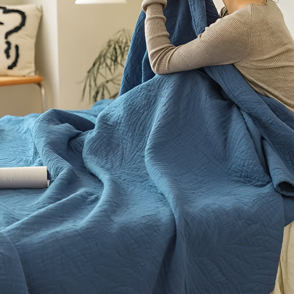 Cotton quilt – Lightweight gauze – Soft leaf design – Year-round comfort for bed or sofa 2