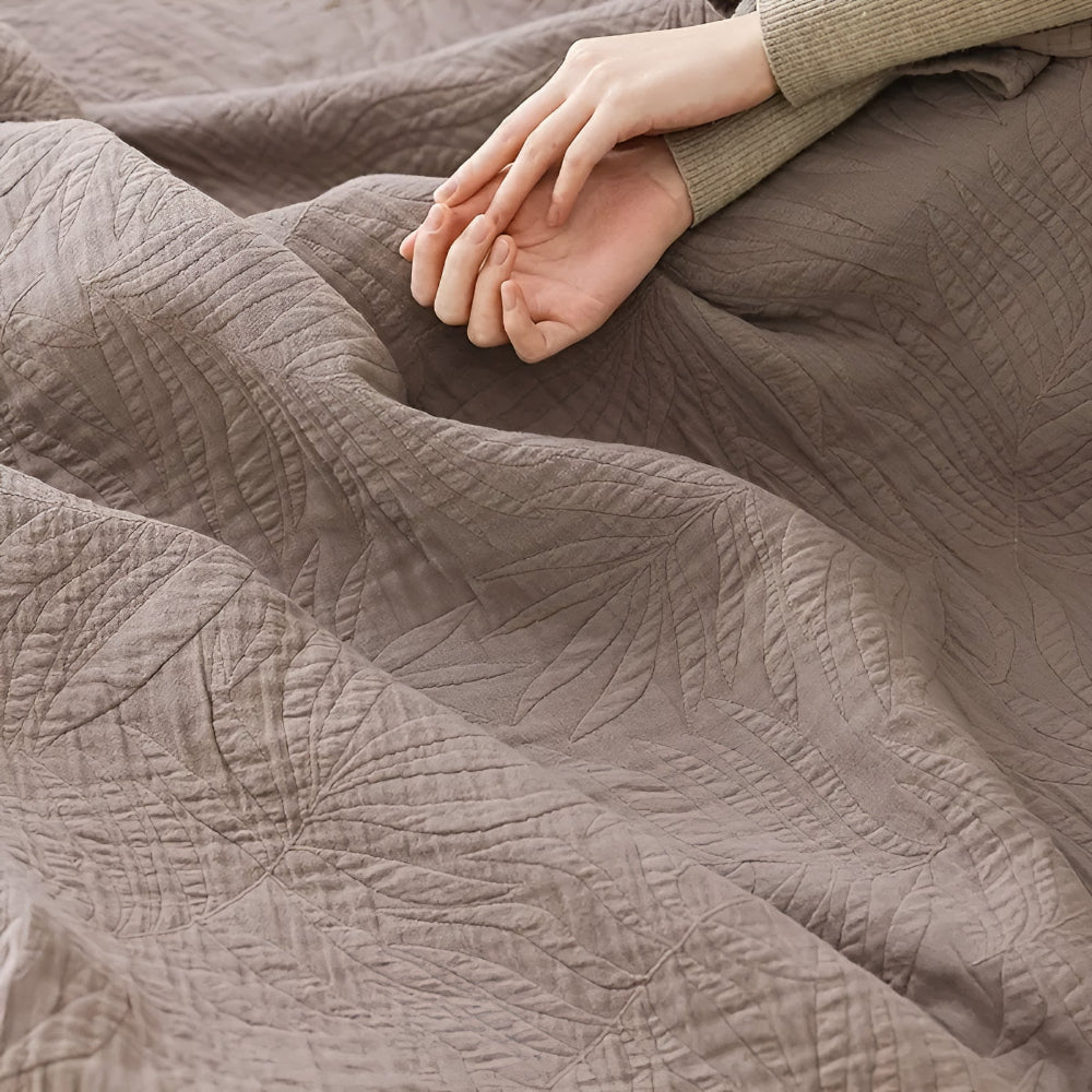 Cotton quilt – Lightweight gauze – Soft leaf design – Year-round comfort for bed or sofa 5
