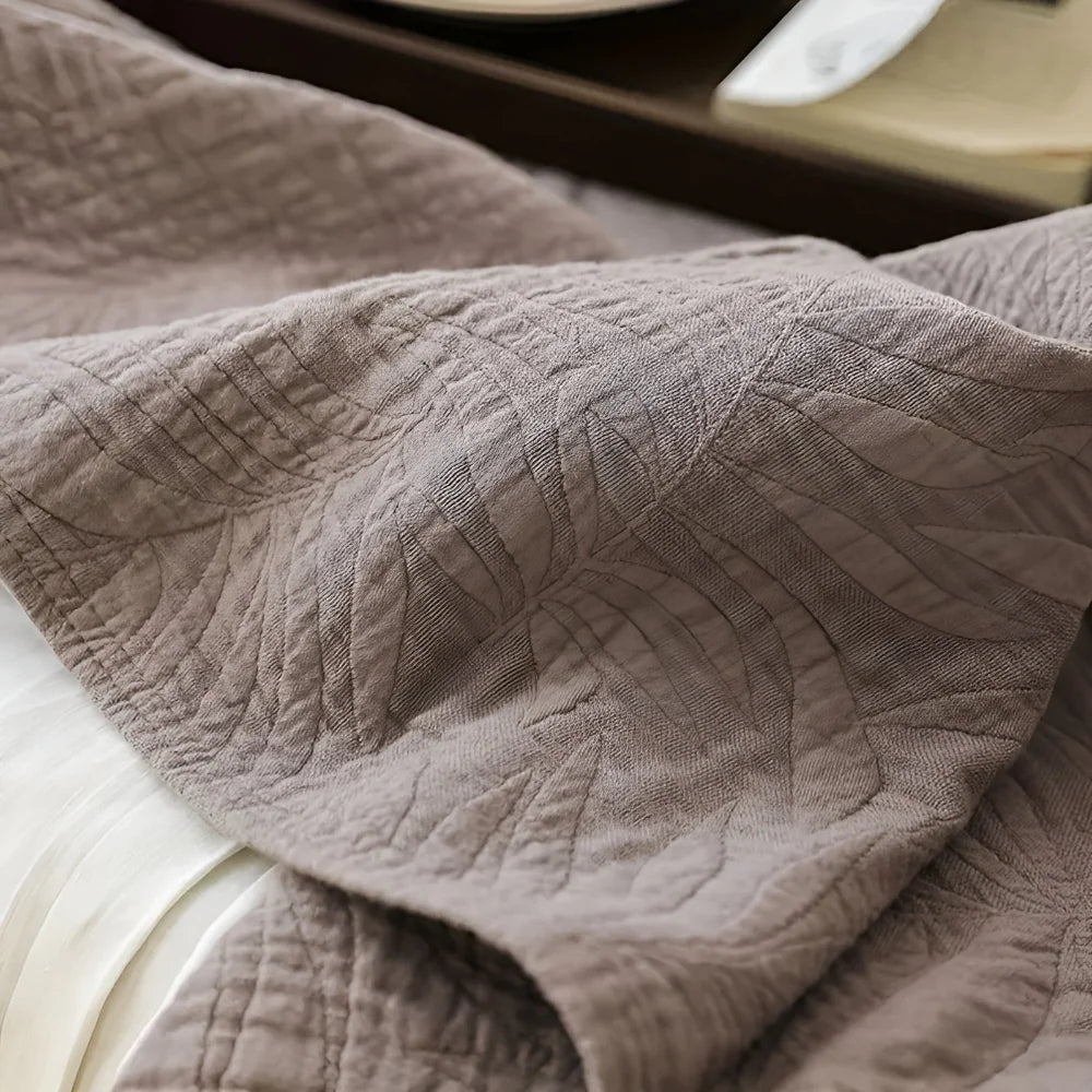 Cotton quilt – Lightweight gauze – Soft leaf design – Year-round comfort for bed or sofa 8