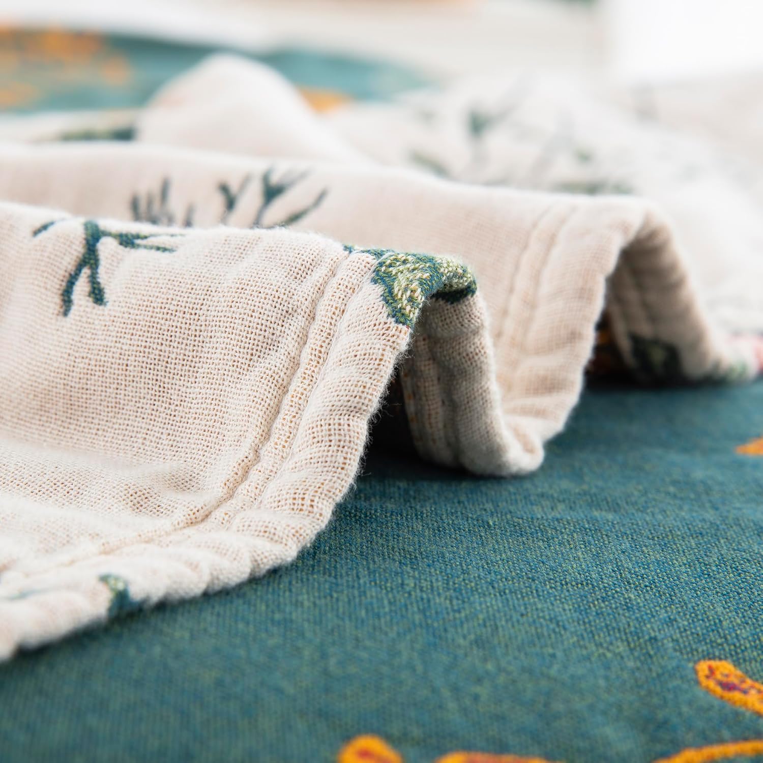 Cotton throw blanket – Reversible floral design – Soft and breathable – Ideal for couch or bed 4