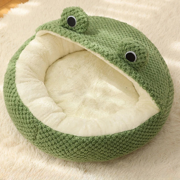 Cozy frog-shaped plush pet nest for dogs and cats, featuring soft, warm fabric in vibrant green with adorable frog details. Perfect for providing a comfy 4