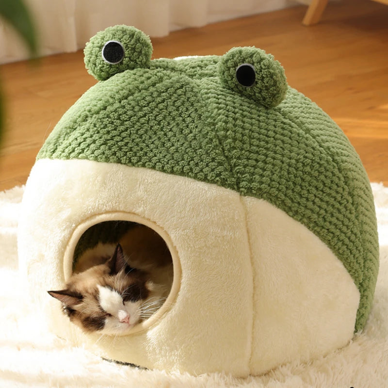 Cozy frog-shaped plush pet nest for dogs and cats, featuring soft, warm fabric in vibrant green. Ideal for small pets to snuggle and rest 6