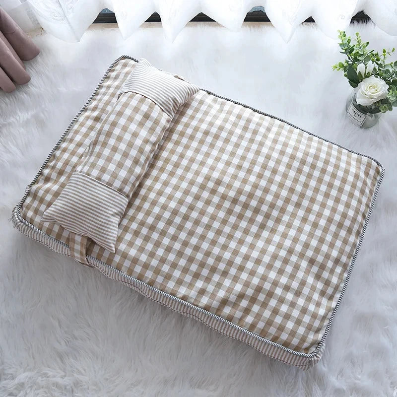 Cozy soft pet bed cushion in a cute design, made from warm PP cotton. Features a plush, inviting surface and a round shape, perfect for 9